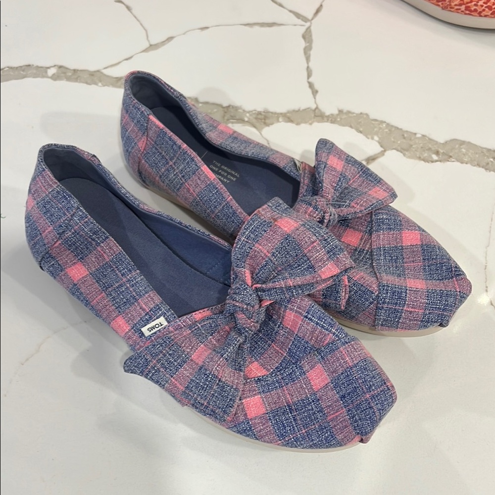 Toms Pink and Blue Plaid Loafers with Bow 8.5